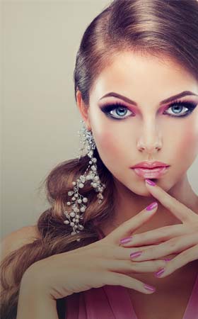 Maquillage pour les yeux en amande
